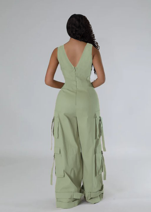 Indiebeautie V-Neck Sleeveless Cargo Wide-Leg Jumpsuit